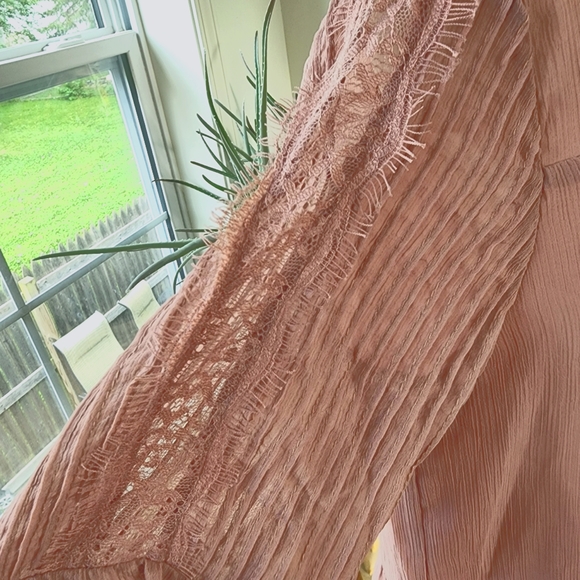 Fever Mauve Color Boho Style Bell Sleeve Lace Top Size M - Picture 7 of 8